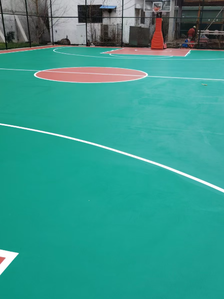 富平 球场长期使用易出现地面开裂